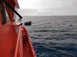 migrantes, patera, salvamento maritimo
