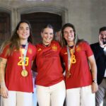 Las campeonas del mundo Cata Coll y Mariona Caldentey, homenajeadas en Mallorca