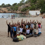 Air Europa se suma al World Cleanup Day organizando una jornada de limpieza en la playa de Cala Pi