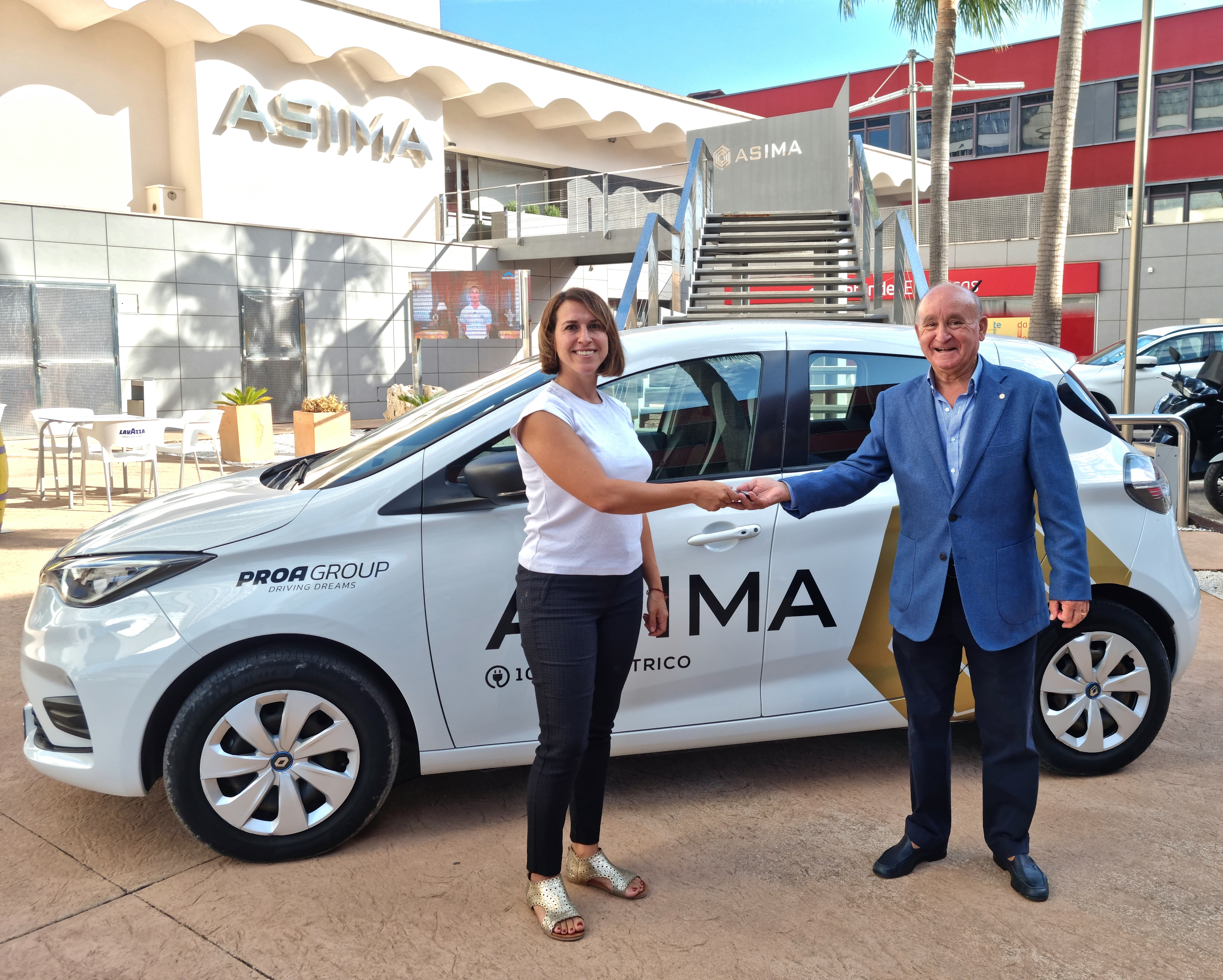 ASIMA firma un acuerdo con Proa Group para el uso de un vehículo eléctrico