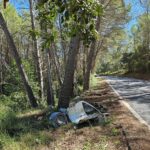 Dos jóvenes fallecen al chocar su turismo contra un árbol en la carretera Puigpunyent