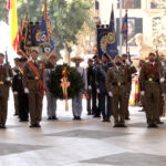Cientos de personas han presenciado al izado solemne de la bandera nacional en Palma