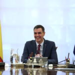Pedro Sánchez anuncia la prórroga del transporte público gratuito y la rebaja del IVA de los alimentos