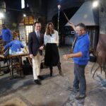 El presidente del Consell de Mallorca visita la fábrica Gordiola con motivo del reconocimiento de la UNESCO