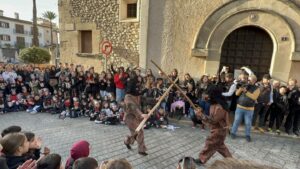 Los más pequeños vibran con el primer baile de 'dimonis' en la Rectoría de Sant Llorenç