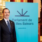 Polémica en el Parlament: Le Senne rompe las fotos de las víctimas del franquismo