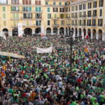 Miles de personas se concentran en Palma en defensa del catalán