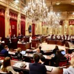 La oposición abandona el pleno del Parlament para reclamar la dimisión de Le Senne