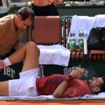 Novak Djokovic se retira de Roland Garros por lesión en la rodilla