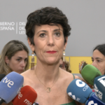 Elma Saiz anuncia ayudas para abordar los flujos migratorios pero no especifica si habrá para Baleares