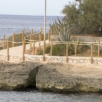 Ses Salines refuerza un tramo del paseo peatonal de la Colònia de Sant Jordi