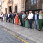 Minuto de silencio en la plaza de Cort para condenar los últimos asesinatos machistas