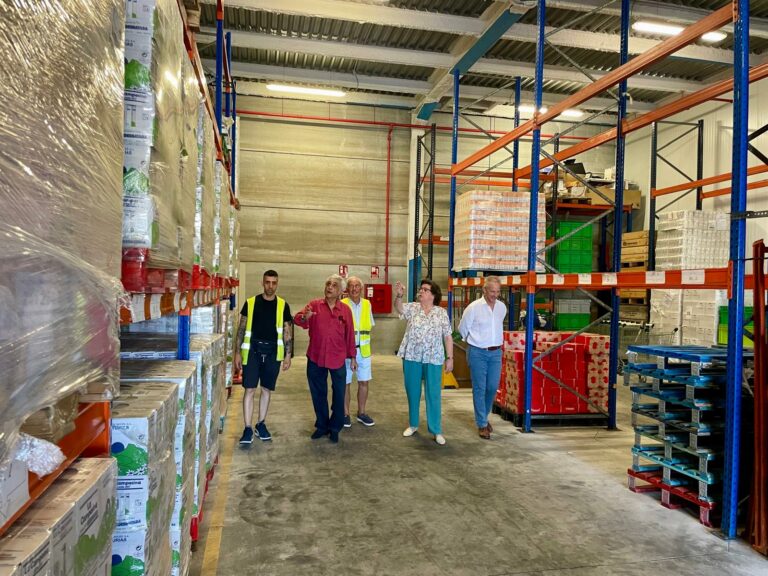 Visita de la consellera Catalina Cirer al Banco de Alimentos de Mallorca