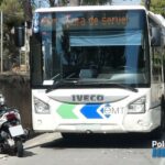 Un motorista, bajo la influencia de las drogas, se estrella contra un autobús en Palma