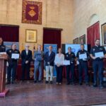 El Govern entrega 17 Cruces al Mérito Policial con distintivo verde a las policías locales de Menorca