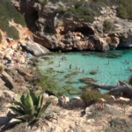 Muere un turista coreano mientras practicaba snorkel en es Caló des Moro