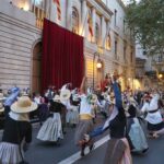 Las calles del centro de Palma llenas para ver la desfilada del Carro Triomfal de Santa Catalina Tomàs