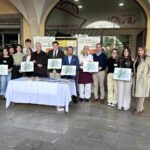 Estudiantes y docentes del Grado en Nutrición de ADEMA celebran en el Mercat de l’Olivar el Día del Dietista-Nutricionista concienciando a la población sobre la importancia de una alimentación saludable